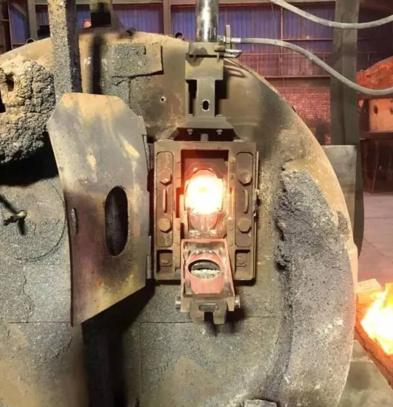 “A-type” slide gate plate mechanisms